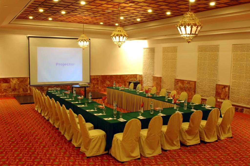 Faisalabad Serena Hotel Exterior photo