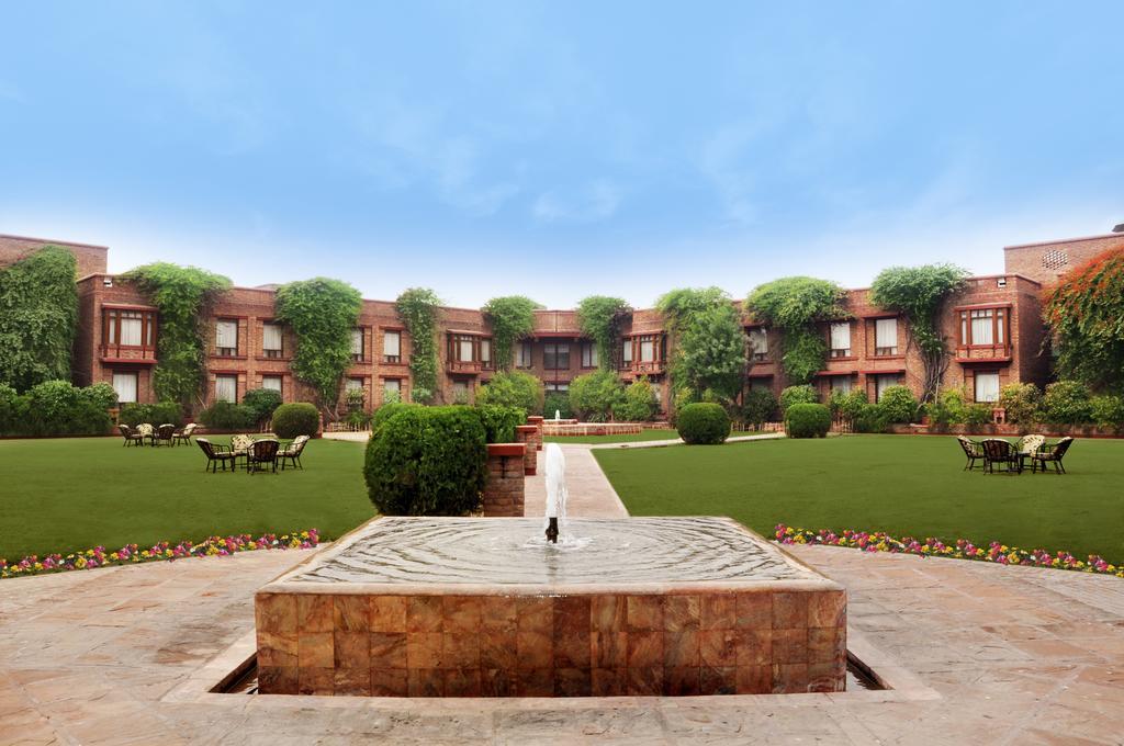 Faisalabad Serena Hotel Exterior photo